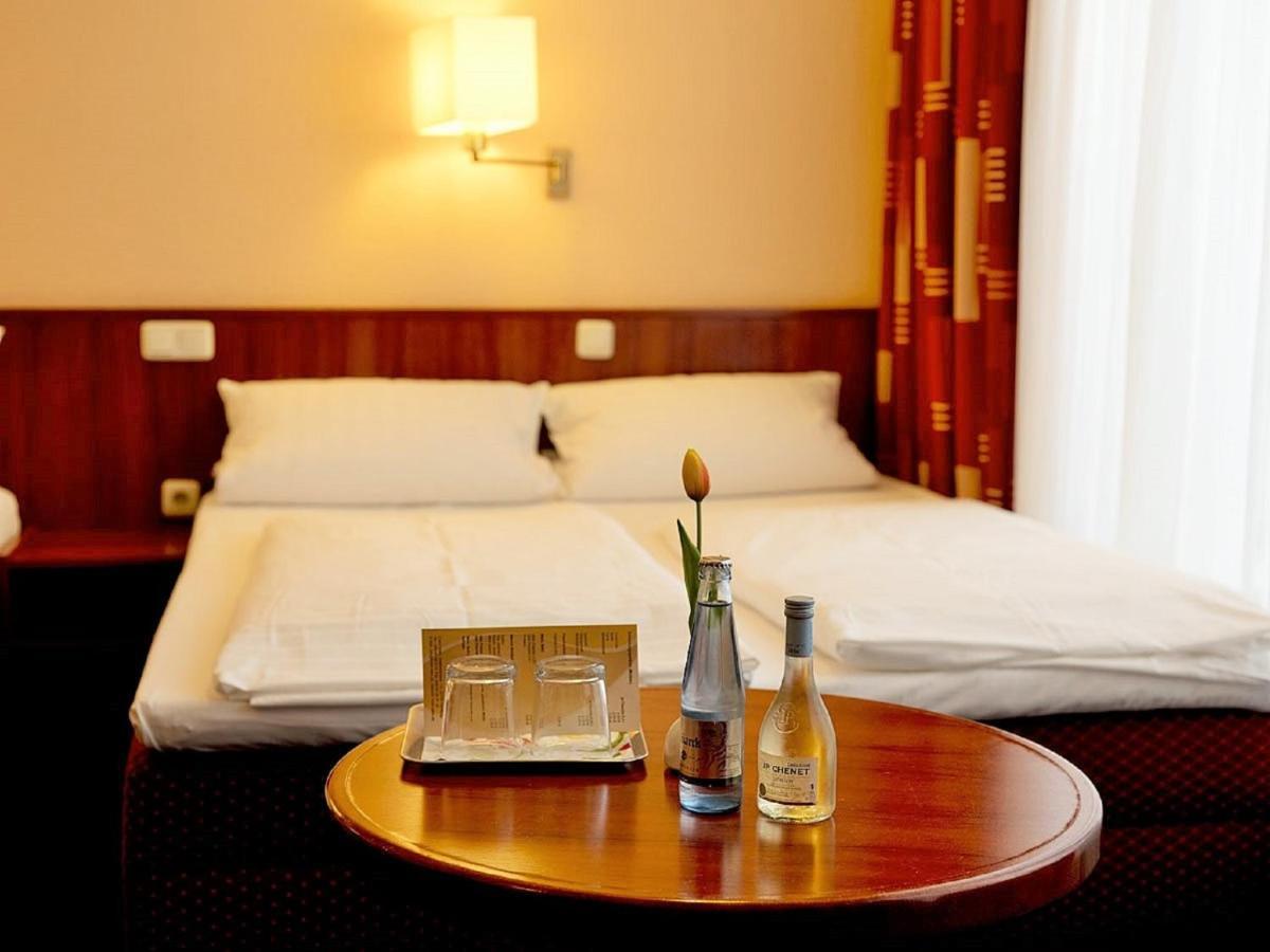 Cabo Nonsmoking-Hotel 함브루크 외부 사진